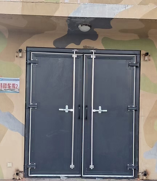 化隆工业平开门