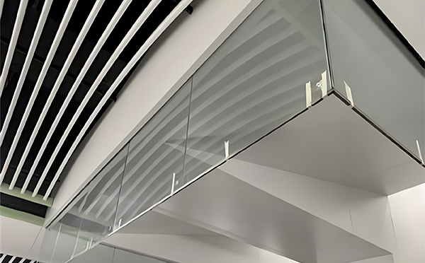 化隆玻璃挡烟垂壁