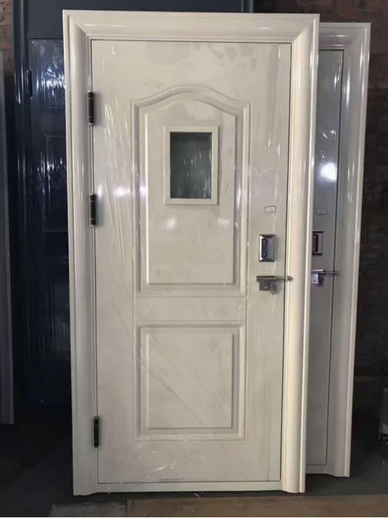 化隆学校教室门