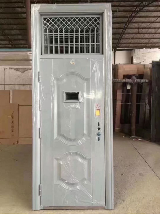 化隆学校教室门