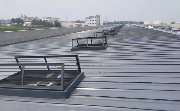 某中学室内体育馆化隆排烟窗改造项目