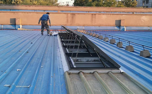 某区域性物流仓储中心化隆排烟窗系统安装项目