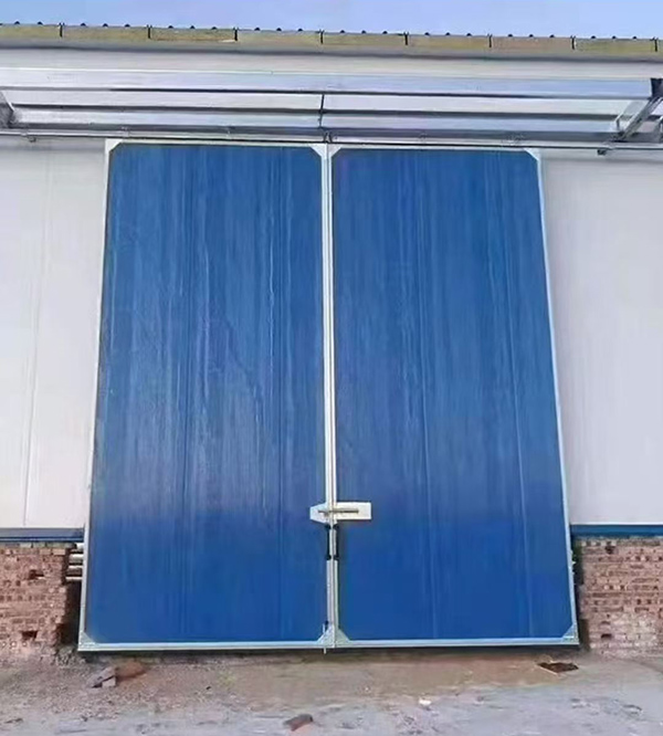 化隆工业门在大型仓储物流通道中的应用实例