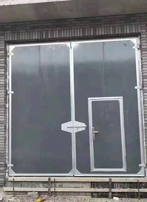 化隆工业平开门在大型设备制造车间的应用实例