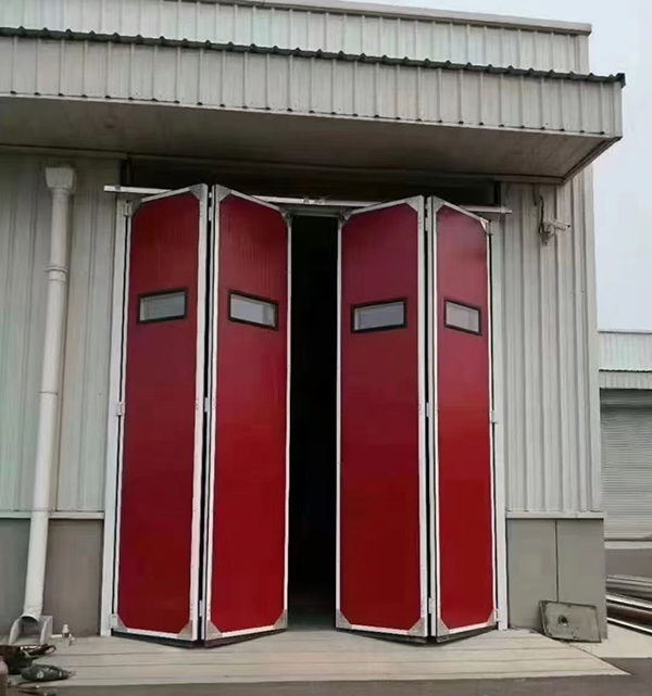 化隆工业折叠门在大型装配车间出入口的应用实例