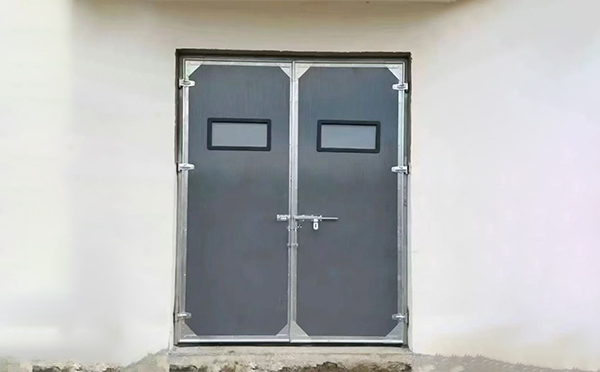 化隆工业门在高温作业区域的运行表现